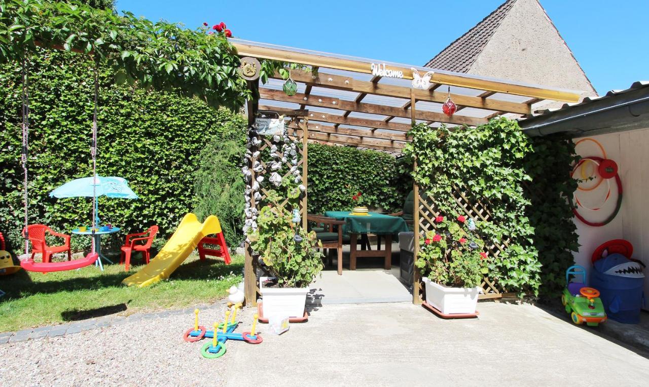 Ferienwohnung Familienwohnung Kropelin Exterior photo